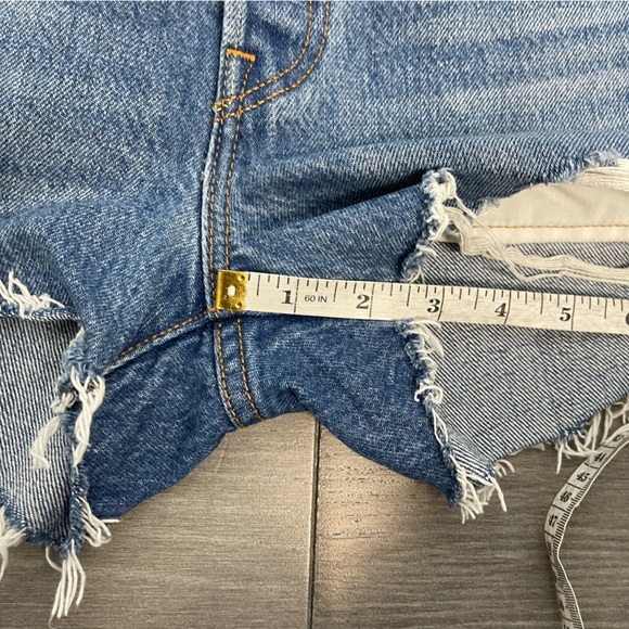 Levi’s Iconic 501 Denim Jean Short Button Fly Medium Wash Size 27 - Picture 14 of 15